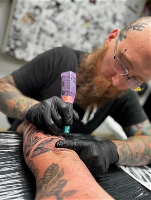 Hvilken unik religiøs og social betydning indeholder tatoveringskulturen i fo...